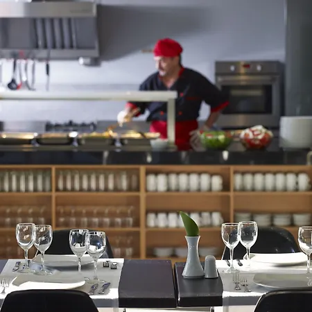 Oktober Downtown Boutique Hotel 3*