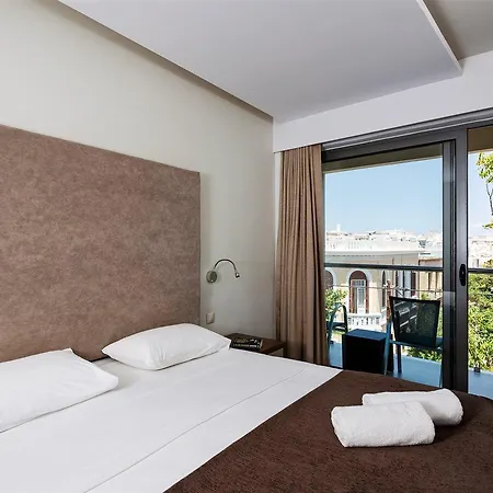 Oktober Downtown Hotel 3*