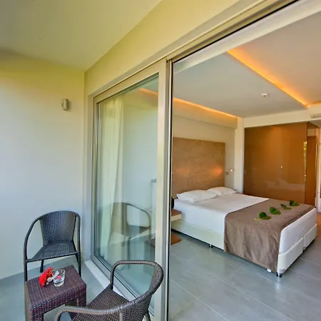 Hotel Oktober Downtown 3*