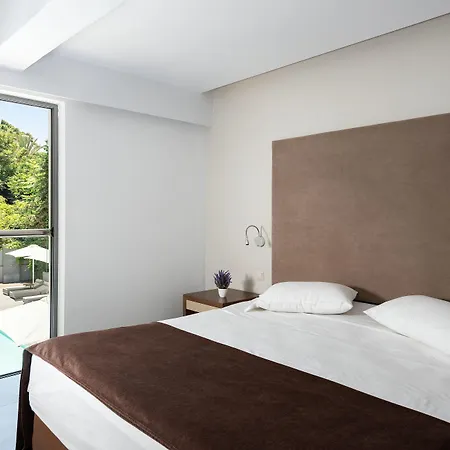 Hotel Oktober Downtown Boutique 3*