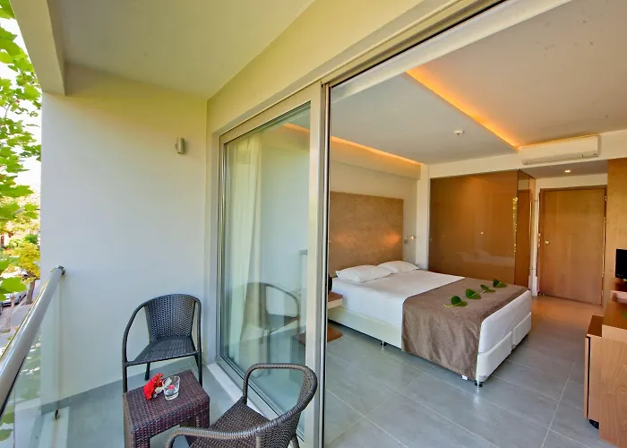 호텔 Oktober Downtown Boutique 3*