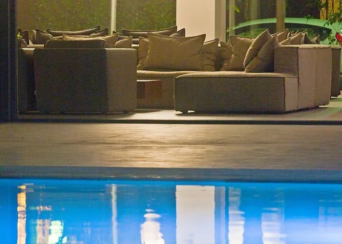 Oktober Downtown Boutique 3*