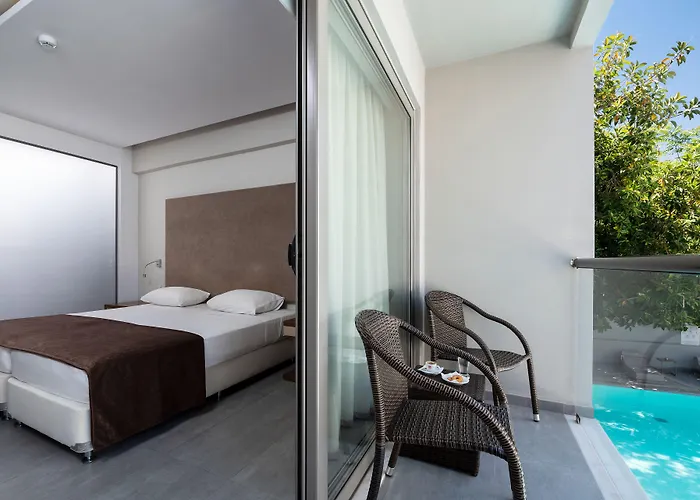 Oktober Downtown Boutique 3*